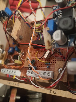 The same as above, but focussed on the right screw terminals.